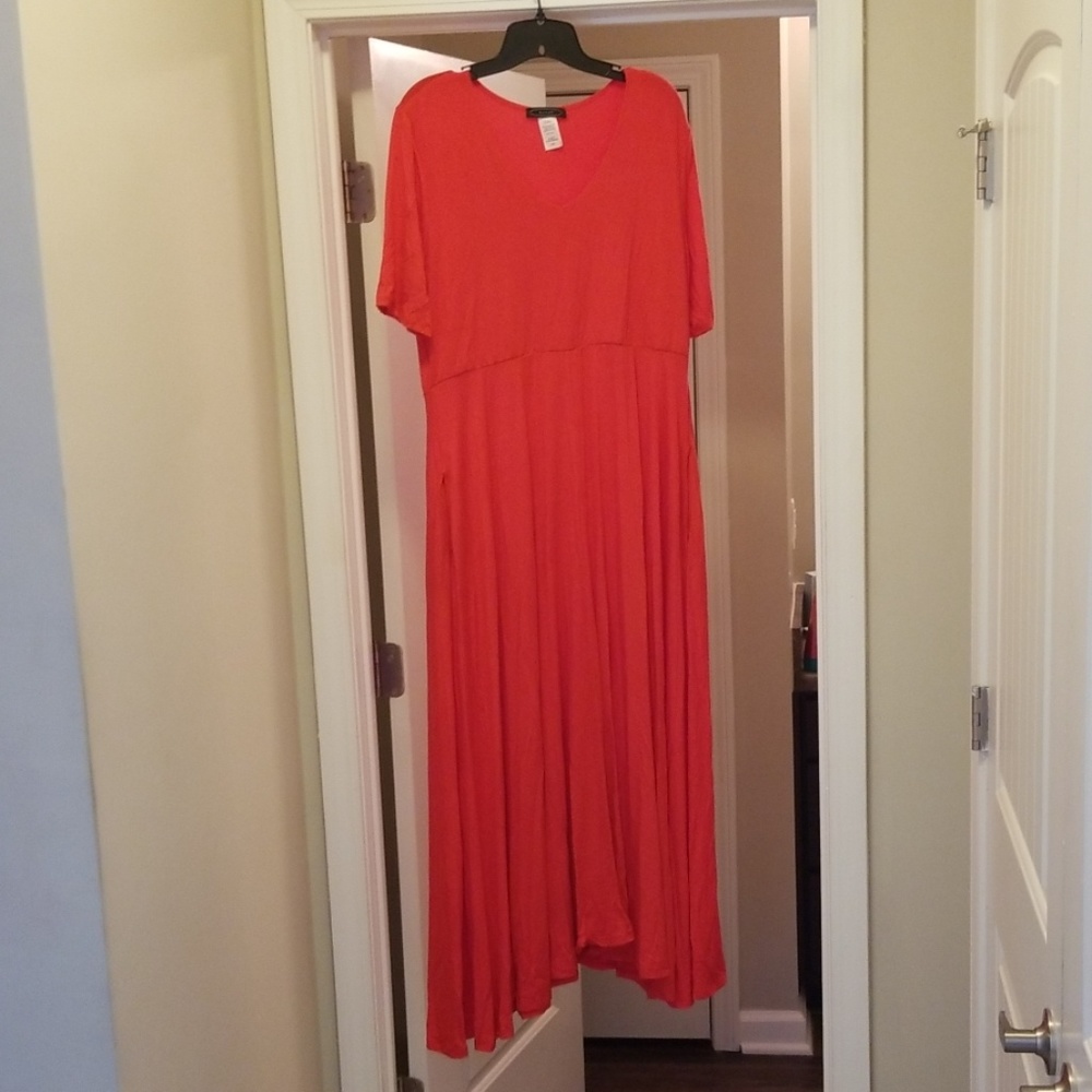 NWOT Lady in Red Dress with Pockets - Picture 3 of 6